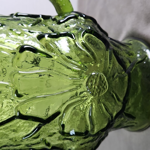 Vintage Green Glass Anchor Hocking Pitcher Rain Flower Daisy Textured 64 oz - Picture 2 of 5